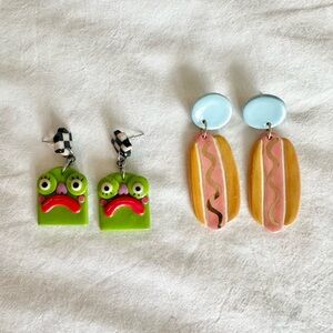 Two fun pairs of earrings 🐸 🌭